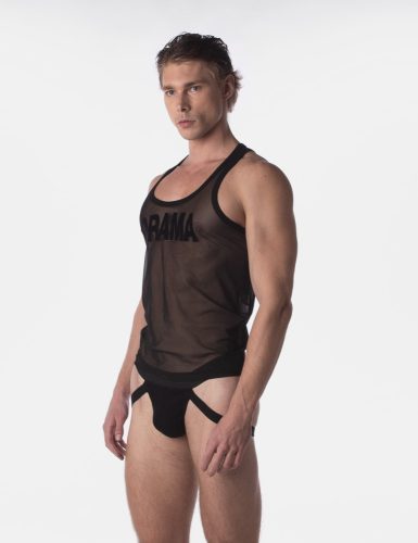 Dramă cu maiou din plasă