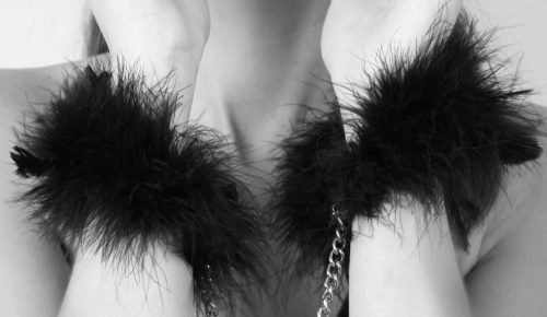 Cătușe din Pene Za Za Zu