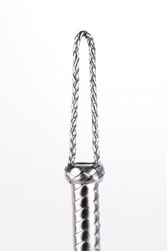 Flogger cu mâner din piele metalizată și cozi din piele întoarsă negru 18"