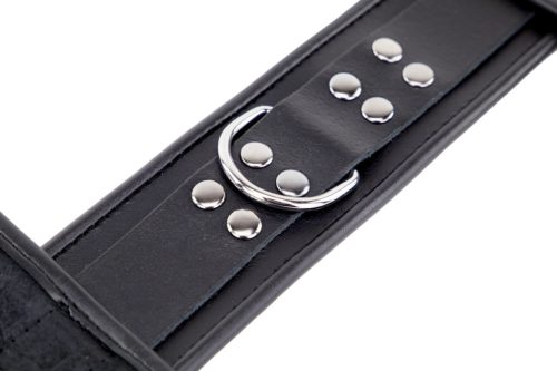 Bőrszorítók - érzéki nyak- és csuklómegtartó eszközök