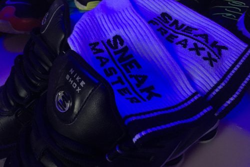 SNEAK MASTER – stílusos fehér-fekete zokni