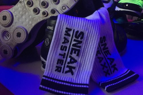 SNEAK MASTER – stílusos fehér-fekete zokni