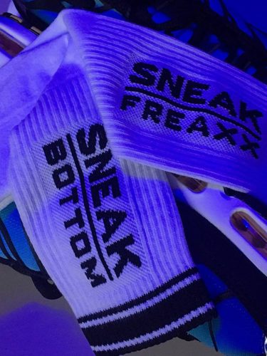 Sokken Sneak – stílusos fehér-fekete zokni