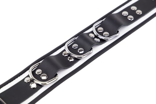 Bőr nyaklánc 3 gyűrűvel – fehér-fekete elegancia