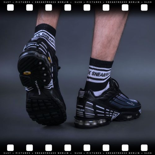 Rövid fehér-fekete zoknik – stílus és kényelem egy helyen