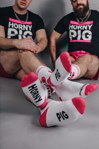 HORNY PIG Sk8erboy – stílusos fehér zokni, prémium minőség