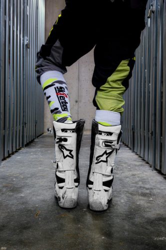 High Mx Socks Sk8erboy – stílusos fehér-fluo-fekete zokni