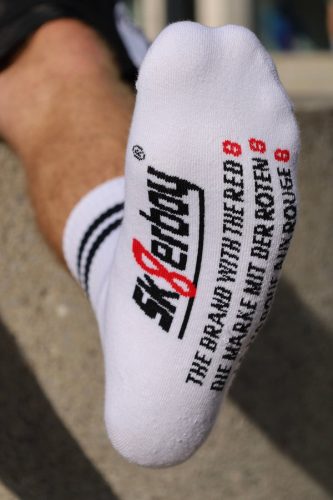 Retro Sk8erboy – fehér zoknik prémium stílusban